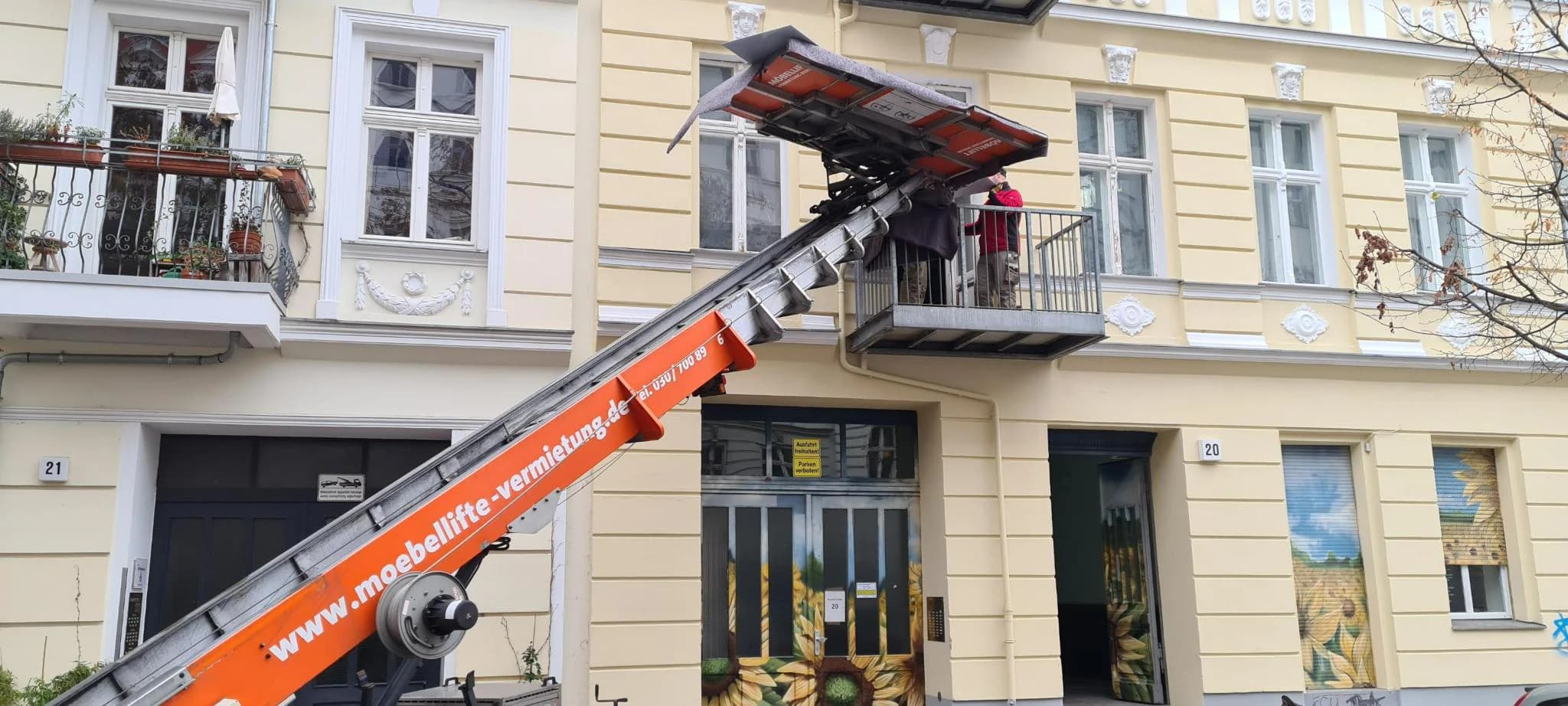 Möbellift an Balkonen - Transport direkt auf den Balkon